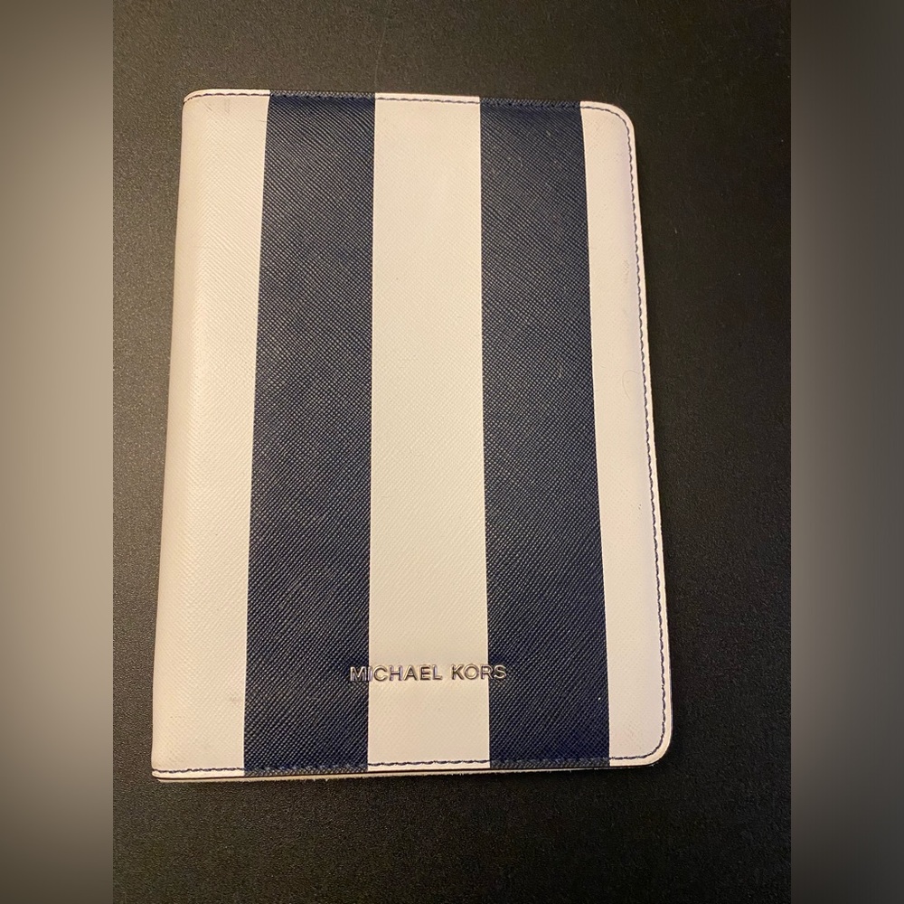 SOLD Michael Kors Navy & White Mini IPAD/Tablet Case Approx 8x6”. Magnetic close